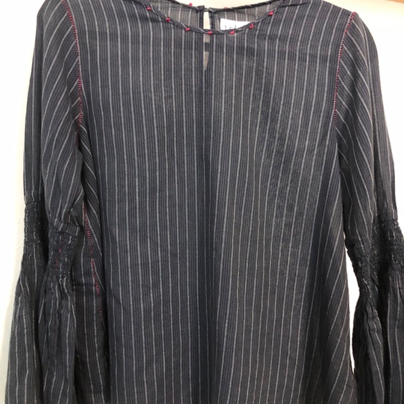 Velvet Graham & Spenser Bell Sleeve round neck striped top size large - Picture 5 of 7
